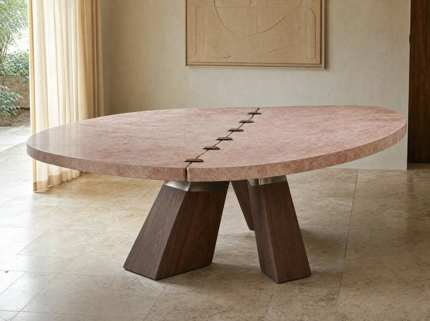 Comedor "Cosida" mármol rosa, nogal y grapas de bronce